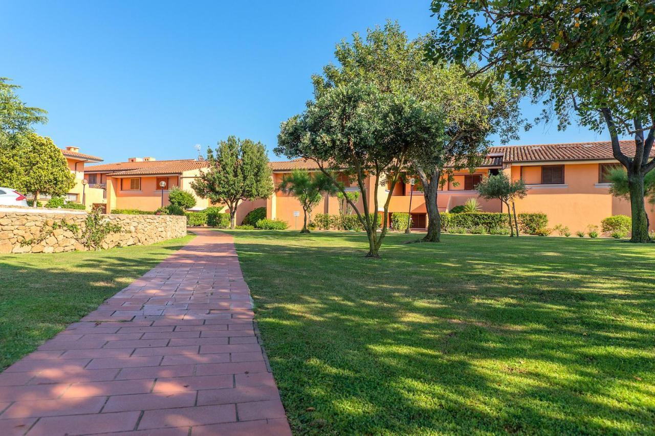 Residenze Coda Cavallo San Teodoro  Exteriör bild